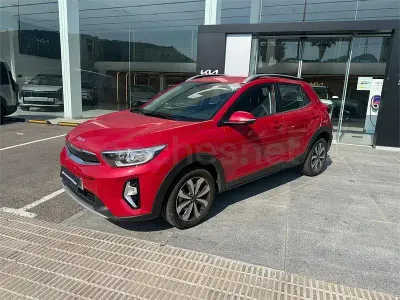 Usado Kia Stonic 101 CV (74 kW) 2025 Rojo SUV