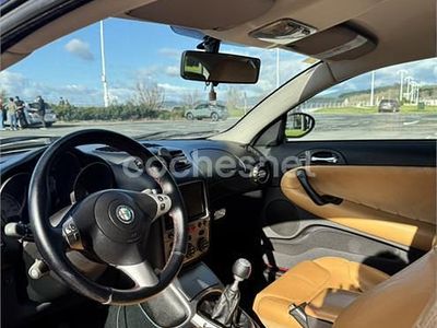 Usado Alfa Romeo GT Distinctive 150 CV (110 kW) 2005 Rojo Coupe