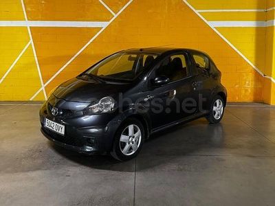 Usado Toyota Aygo 68 CV (50 kW) 2005 Negro Utilitario