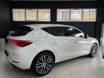Usado Seat Leon XCELLENCE 204 CV (150 kW) 2021 Blanco Berlina
