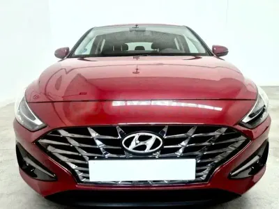 Usado Hyundai i30 136 HP (100 kW) 2021 Vermelho Sedan