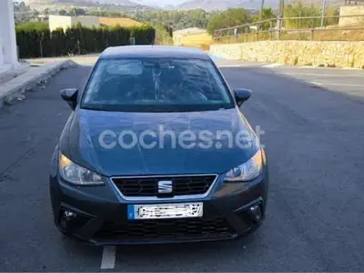 Usado Seat Ibiza Style Plus 80 CV (58 kW) 2019 Gris / plata Utilitario