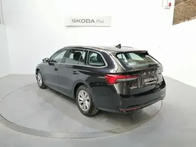 Usado Skoda Octavia Selection 150 CV (110 kW) 2025 Negro Familiar