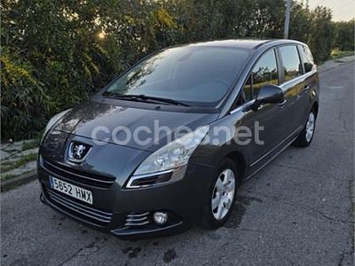Usado Peugeot 5008 Active 112 CV (82 kW) 2012 Gris / plata Monovolumen