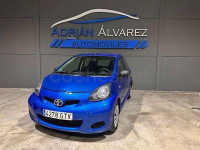 Usado Toyota Aygo Style 68 CV (50 kW) 2010 Azul Utilitario
