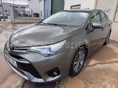 Usado Toyota Avensis Executive 143 CV (105 kW) 2017 Gris / plata Berlina