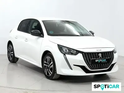 Usado Peugeot 208 Allure 100 CV (73 kW) 2023 Blanco Utilitario