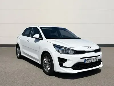 Usado Kia Rio 100 CV (73 kW) 2022 Blanco Berlina