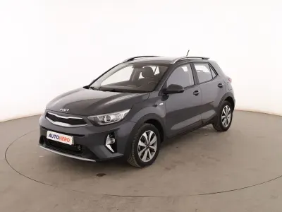 Usado Kia Stonic 101 CV (74 kW) 2022 Gris SUV
