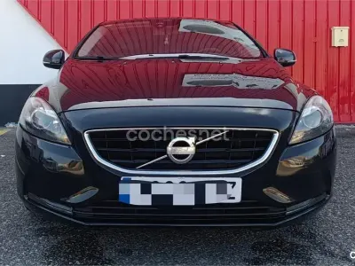 Usado Volvo V40 Kinetic 115 CV (84 kW) 2012 Negro Utilitario