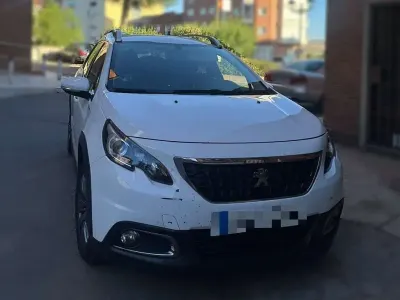 Usado Peugeot 2008 Signature Sky 100 CV (73 kW) 2019 Blanco SUV