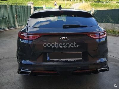 Usado Kia ProCeed GT-Line 140 CV (102 kW) 2019 Gris / plata Familiar