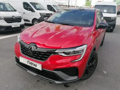 Begagnad Renault Arkana Engineered 145 HK (106 kW) 2023 Röd SUV