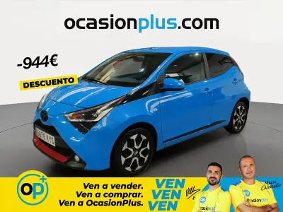 Usado Toyota Aygo X-play 72 CV (52 kW) 2019 Azul Utilitario