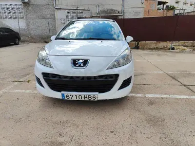 Usado Peugeot 207 70 CV (51 kW) 2011 Blanco Berlina