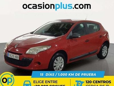 Usado Renault Mégane III Authentique 86 CV (63 kW) 2010 Rojo Utilitario