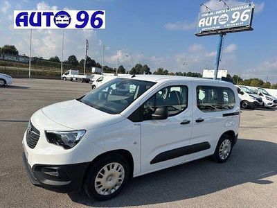 Usado Opel Combo Edition 102 HP (75 kW) 2022 Branco Monovolume