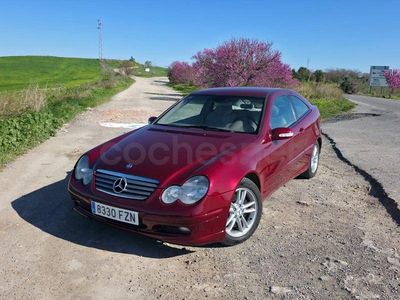 Usado Mercedes C220 143 CV (105 kW) 2002 Granate Berlina
