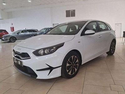 Używany Kia Ceed 101 KM (74 kW) 2025 Biały Hatchback