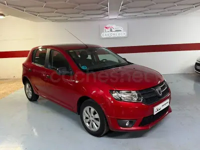 Usado Dacia Sandero 90 CV (66 kW) 2016 Rojo Berlina