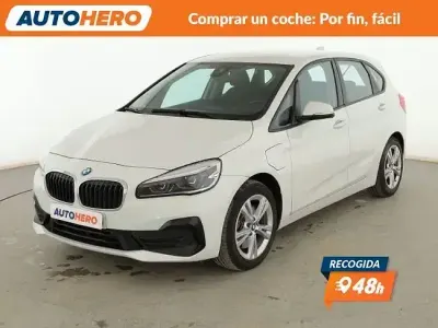 Begagnad BMW 225 Active Tourer Sport Line 245 HK (180 kW) 2022 Vit Minibuss