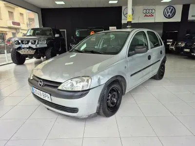 Begagnad Opel Corsa Club 58 HK (42 kW) 2001 Grå Halvkombi