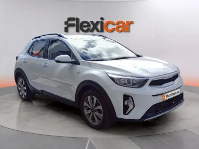 Usado Kia Stonic 101 CV (74 kW) 2023 Blanco SUV