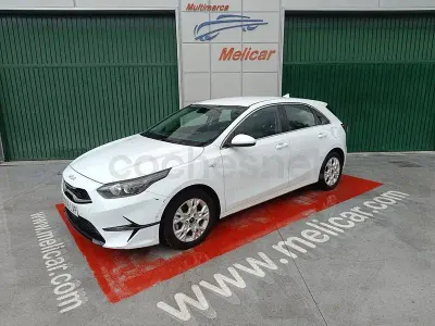 Usado Kia Ceed 120 CV (88 kW) 2022 Blanco Utilitario