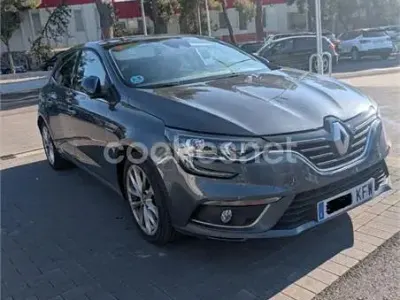 Usado Renault Mégane Zen 130 CV (95 kW) 2017 Gris / plata Berlina