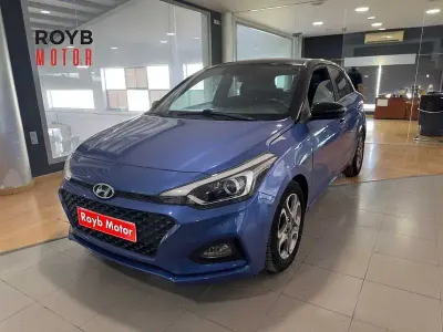 Usado Hyundai i20 100 CV (73 kW) 2019 Azul Utilitario