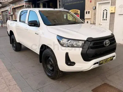 Usado Toyota HiLux 150 CV (110 kW) 2021 Blanco Pickup/Camioneta