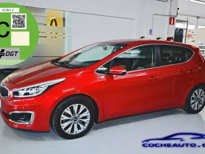 Usado Kia Ceed 100 CV (73 kW) 2018 Rojo Utilitario