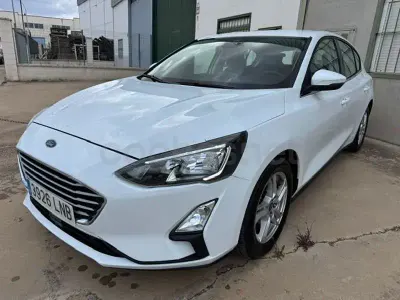Usado Ford Focus Trend 120 CV (88 kW) 2021 Blanco Berlina