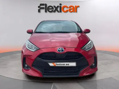 Usado Toyota Yaris Hybrid Active 116 CV (85 kW) 2023 Rojo Berlina
