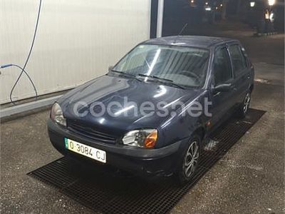 Usado Ford Fiesta Ambiente 60 CV (44 kW) 2000 Azul Utilitario
