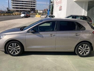 Usado Hyundai i30 GO! 120 CV (88 kW) 2018 Beige Berlina