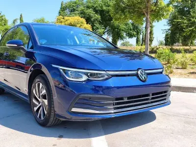 Usado VW Golf VIII 204 CV (150 kW) 2023 Azul Berlina