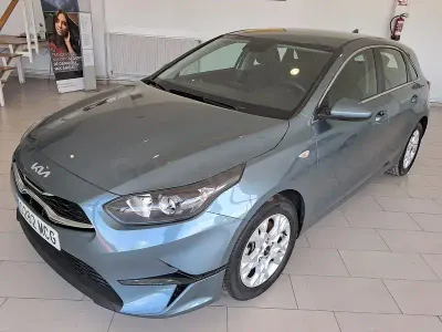 Usado Kia Ceed 100 CV (73 kW) 2022 Verde Utilitario