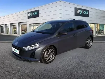 Usado Hyundai i20 84 CV (61 kW) 2024 Gris Utilitario