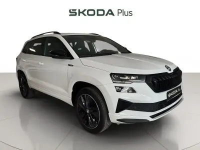 Usado Skoda Karoq SportLine 150 CV (110 kW) 2023 Blanco SUV