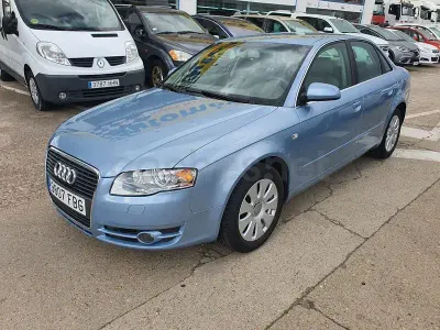 Usado Audi A4 115 CV (84 kW) 2006 Azul Berlina
