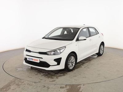 Usado Kia Rio 84 CV (61 kW) 2022 Blanco Berlina