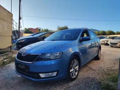 Usado Skoda Rapid Active 90 CV (66 kW) 2014 Azul Utilitario