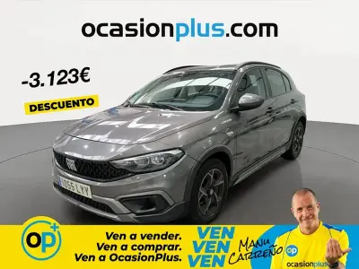 Usado Fiat Tipo Cross 130 CV (95 kW) 2022 Gris / plata Berlina