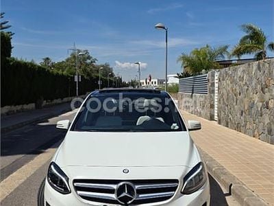 Usado Mercedes B200 136 CV (100 kW) 2015 Blanco Monovolumen