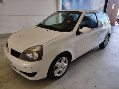 Usado Renault Clio II Campus 70 CV (51 kW) 2006 Blanco Berlina