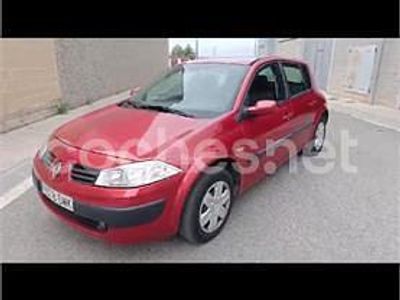 Usado Renault Mégane II Dynamique 115 CV (84 kW) 2005 Granate Berlina