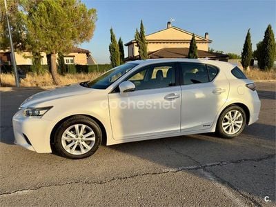 Lexus CT200h