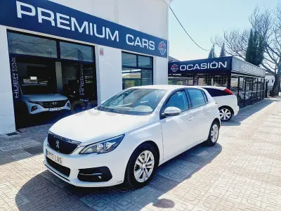 Usado Peugeot 308 Active 130 CV (95 kW) 2021 Blanco Berlina
