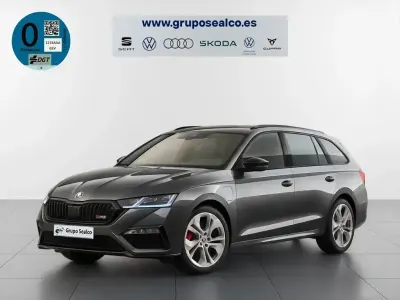 Usado Skoda Octavia RS 245 CV (180 kW) 2022 Gris / plata Familiar